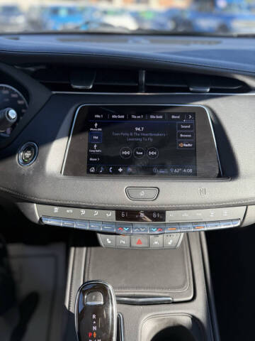 2020 Cadillac XT4 Premium Luxury