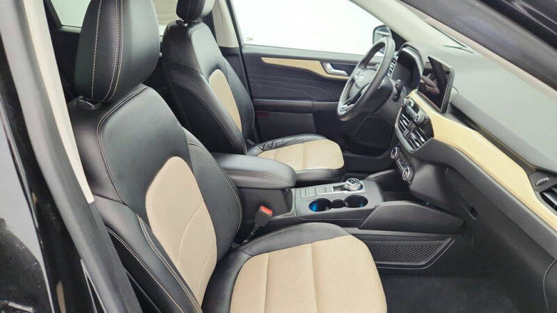 2021 Ford Escape Hybrid Titanium