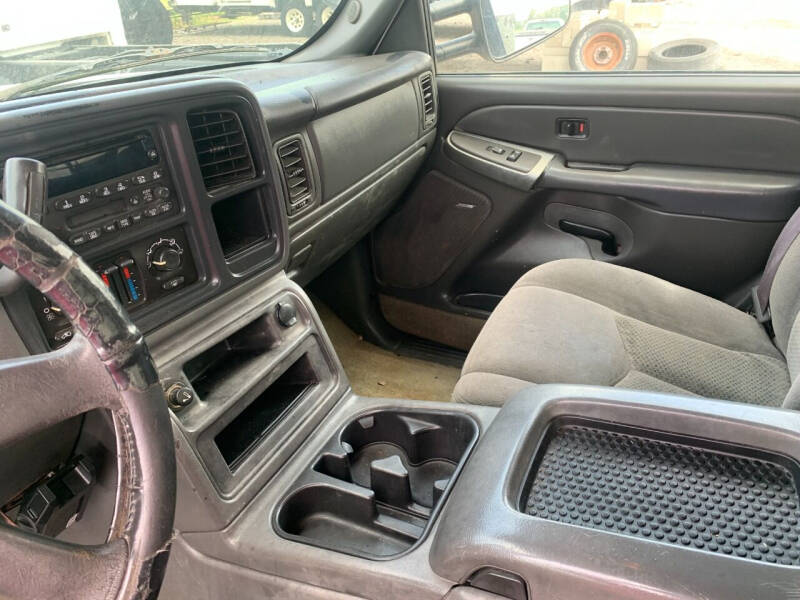 2004 Chevrolet Silverado 3500 LS photo 15