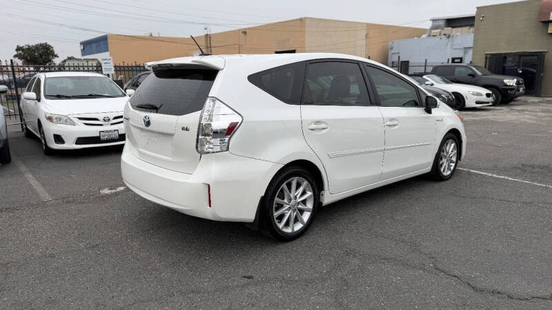 2012 Toyota Prius v Five