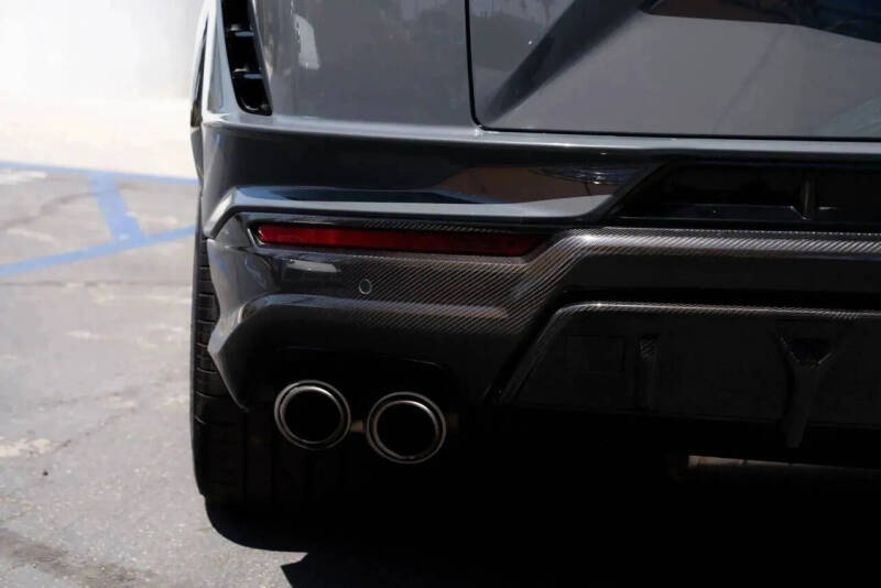 2024 Lamborghini Urus Performante