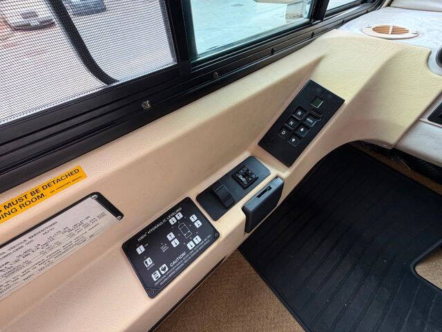 2002 Freightliner XC Chassis