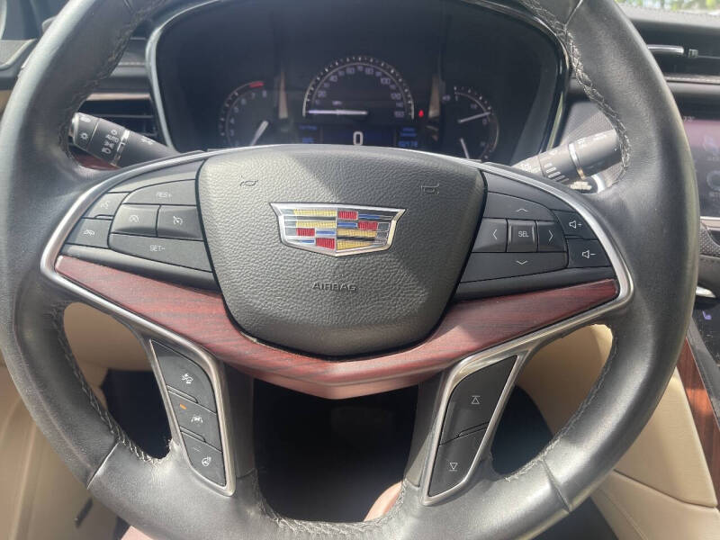2017 Cadillac XT5 Luxury