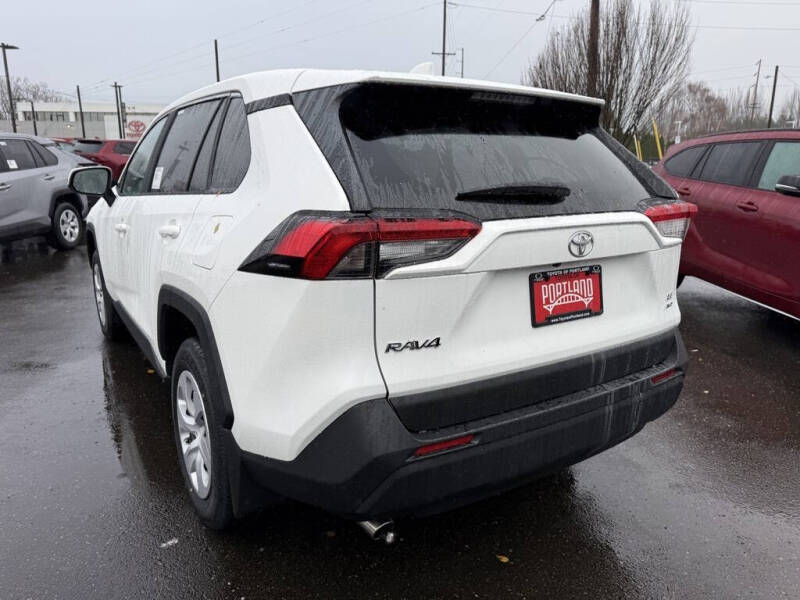 2025 Toyota RAV4 LE