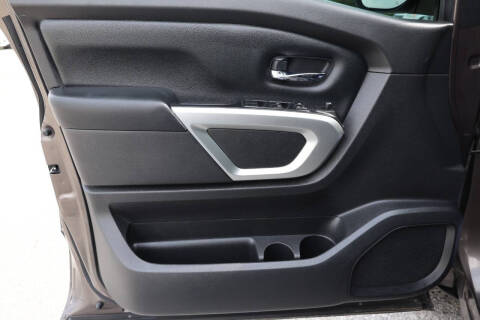 2017 Nissan Titan SV