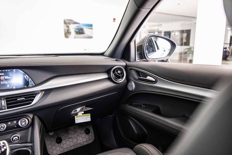 2025 Alfa Romeo Stelvio