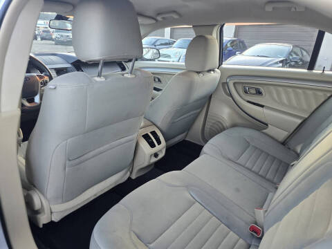 2016 Ford Taurus SE