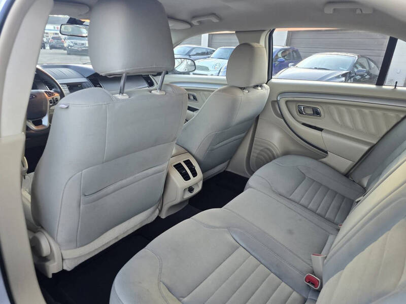 2016 Ford Taurus SE