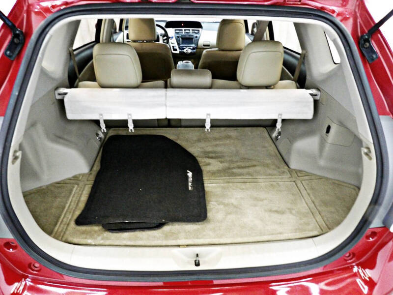 2014 Toyota Prius v Five