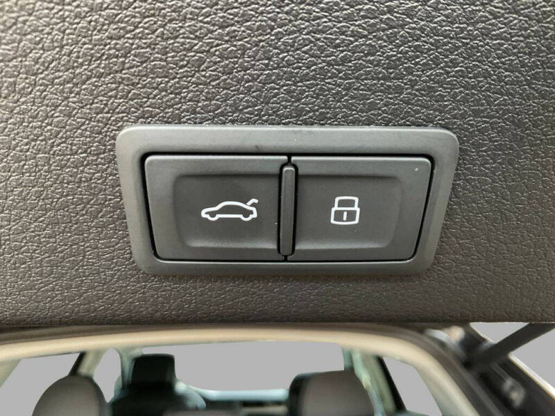 2019 Audi e-tron quattro Premium Plus