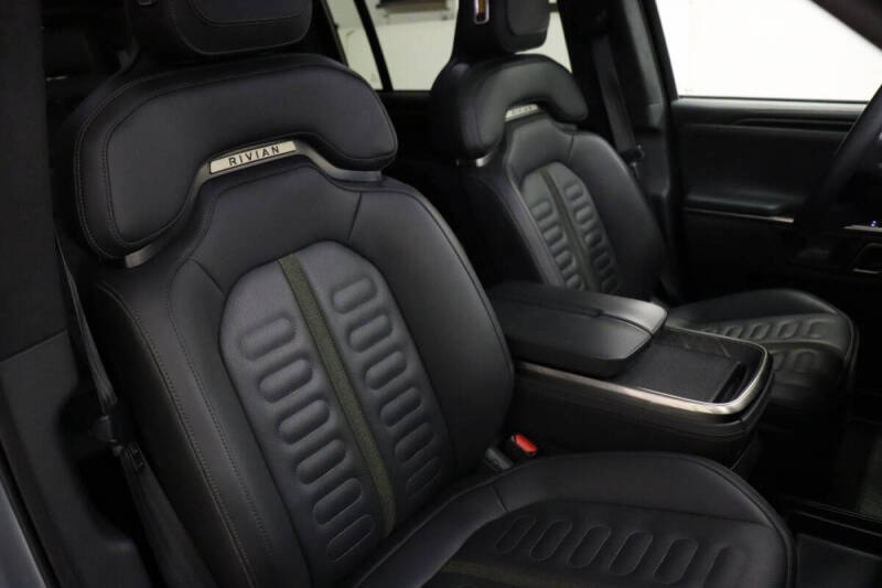 2023 Rivian R1S Adventure