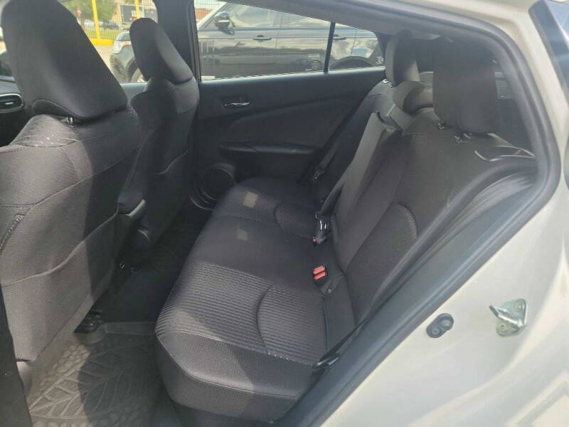 2017 Toyota Prius Three - Photo 13