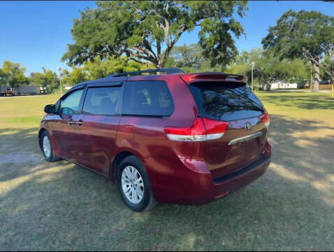 2013 Toyota Sienna XLE 8-Passenger