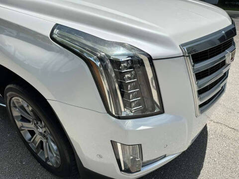 2017 Cadillac Escalade Standard
