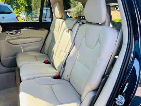 2016 Volvo XC90 T6 Momentum