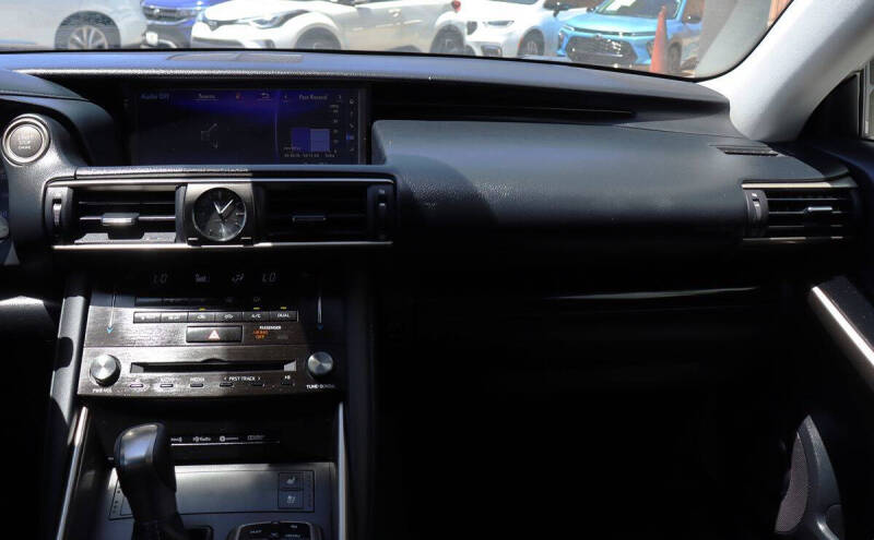 2017 Lexus IS 200t