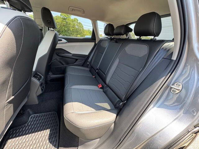 2025 Volkswagen Taos SE 4Motion