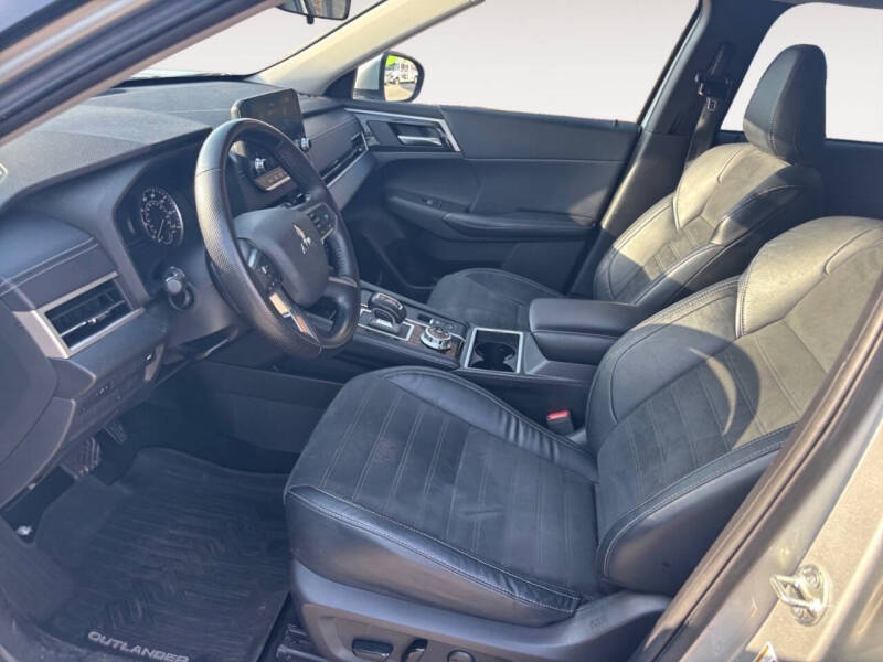 2023 Mitsubishi Outlander SE