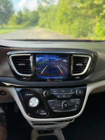 2017 Chrysler Pacifica Touring-L