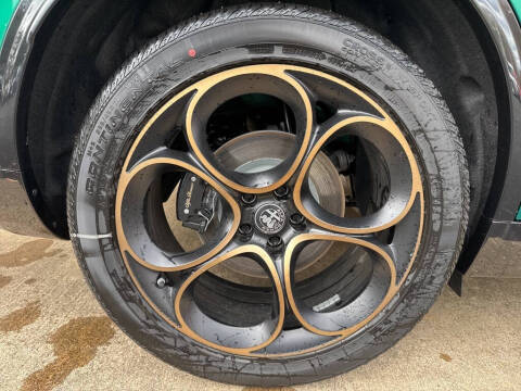 2025 Alfa Romeo Stelvio Intensa