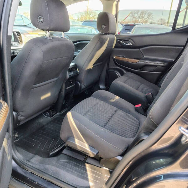 2017 GMC Acadia SLE-2