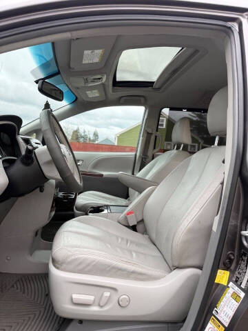 2012 Toyota Sienna XLE 8-Passenger