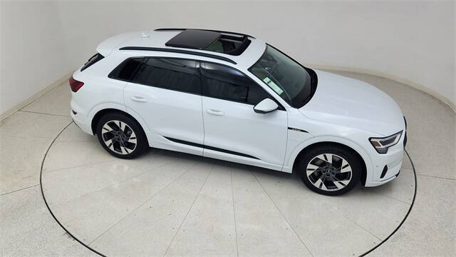 2022 Audi e-tron quattro Premium