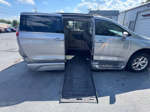 2017 Chrysler Pacifica Touring-L