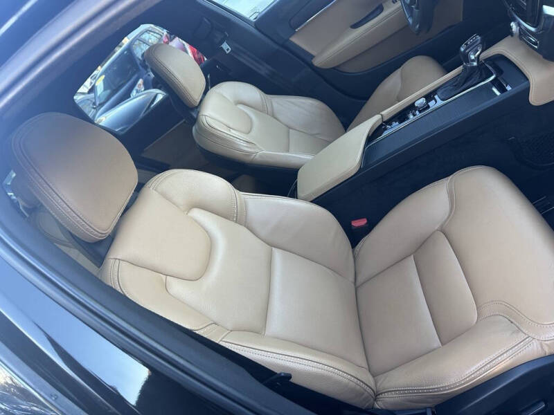 2018 Volvo V90 Cross Country T5