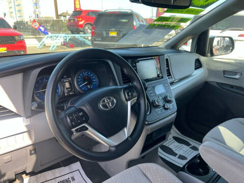 2018 Toyota Sienna LE 8-Passenger