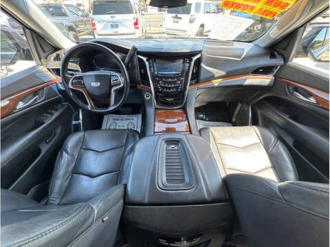 2017 Cadillac Escalade Luxury