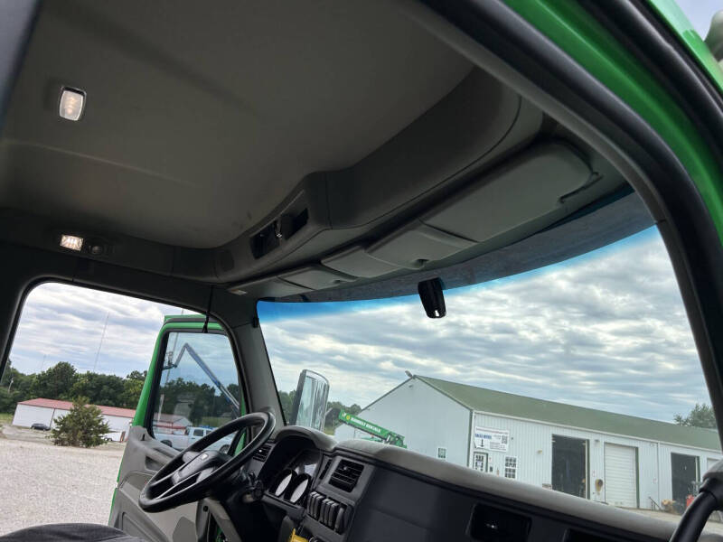 2020 Peterbilt 579 Road Tractor
