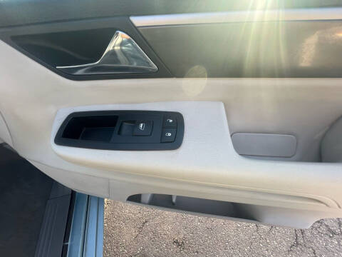 2010 Volkswagen Routan SE