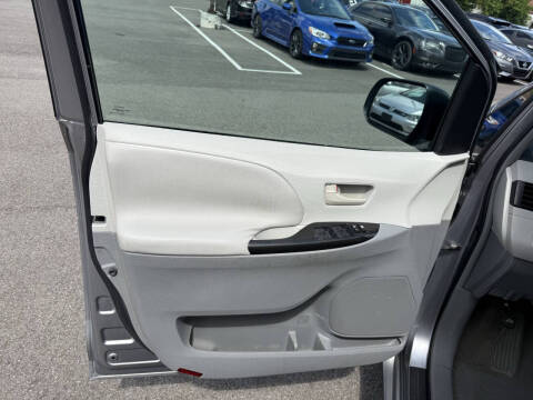 2011 Toyota Sienna Base 7-Passenger