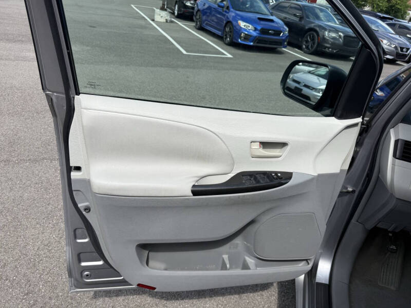 2011 Toyota Sienna Base 7-Passenger