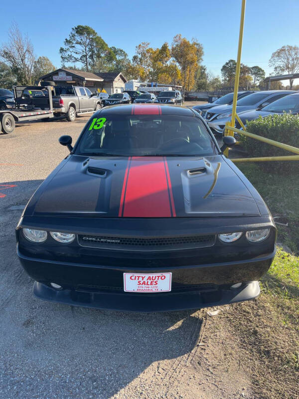 2013 Dodge Challenger SXT's photo