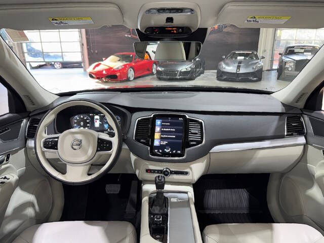 2022 Volvo XC90 T5 Momentum