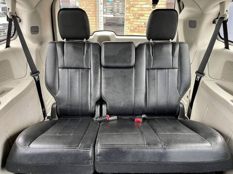 2013 Chrysler Town and Country Touring