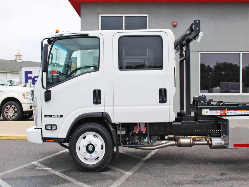 2025 Isuzu NRR