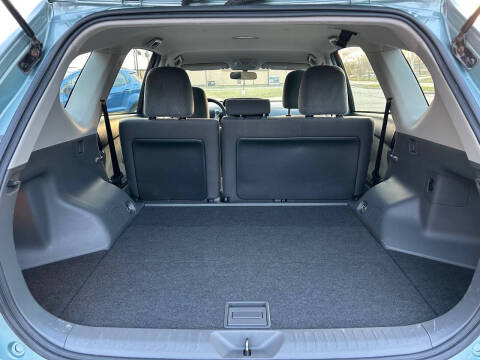 2014 Toyota Prius v Five