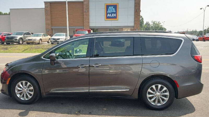 2017 Chrysler Pacifica Touring-L