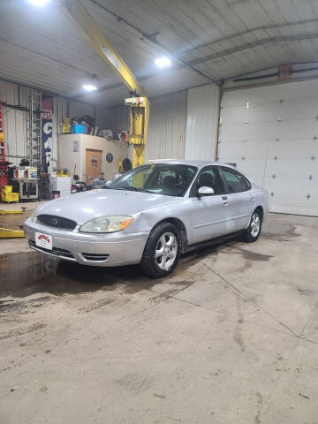2004 Ford Taurus for sale at WESTSIDE GARAGE LLC in Keokuk IA