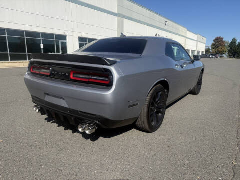2016 Dodge Challenger SXT Plus