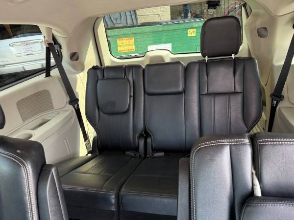 2014 Chrysler Town and Country Touring