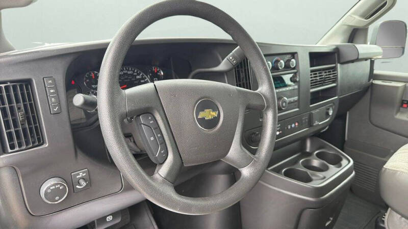 2025 Chevrolet Express LT 3500