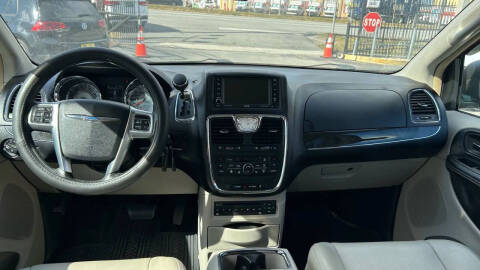 2011 Chrysler Town and Country Touring-L