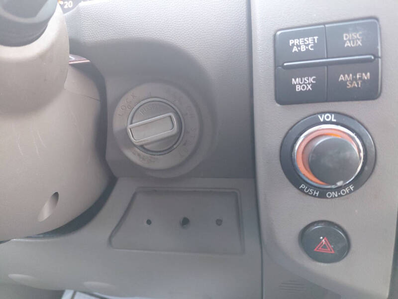 2012 Nissan Pathfinder LE
