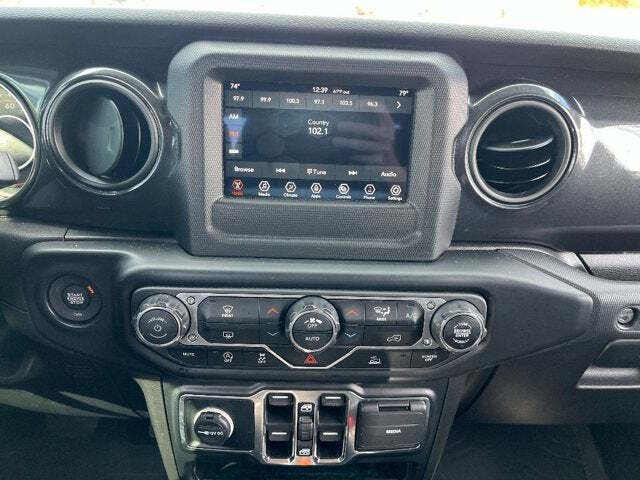 2022 Jeep Gladiator 19