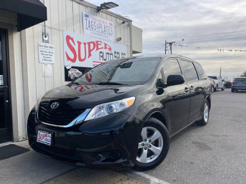 2016 Toyota Sienna LE 7-Passenger Auto Access Seat