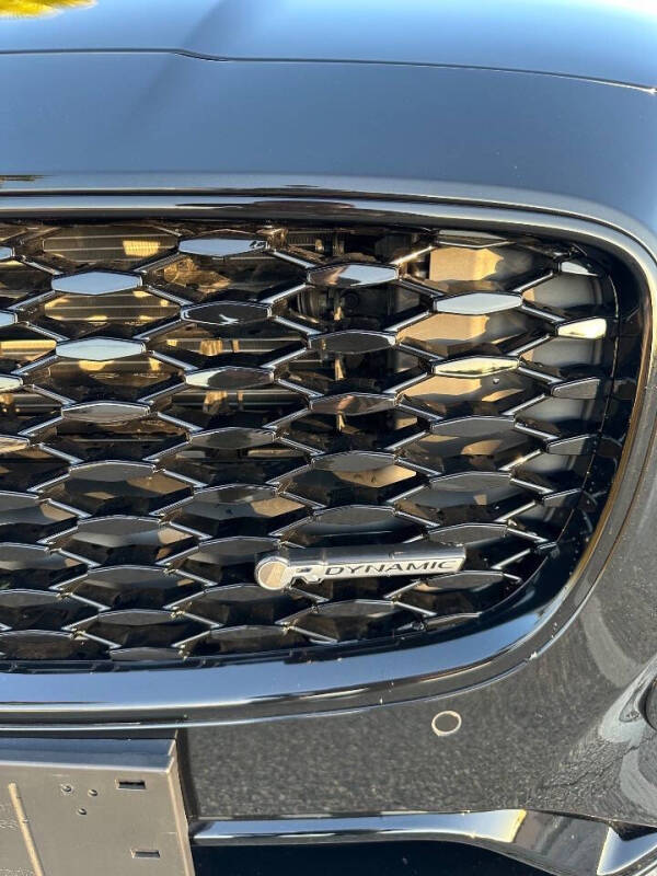 2024 Jaguar XF P250 R-Dynamic SE